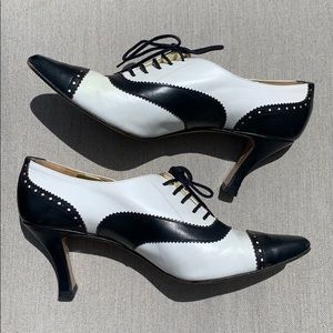 Gorgeous ESCADA vintage wing tip saddle shoes 8